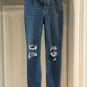 Distressed denim skinny